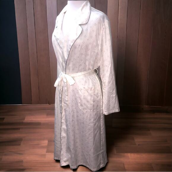 Rachel Parcell Satin Robe Ivory Cloud Small NWT - Picture 6 of 9